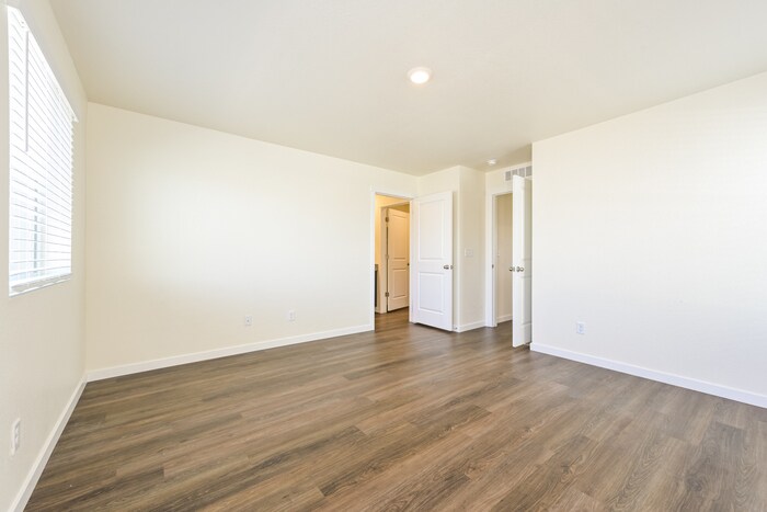 Building Photo - 13455 Oneida Ln