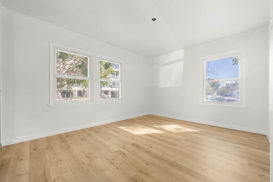 Building Photo - 8800.5 Belford Ave