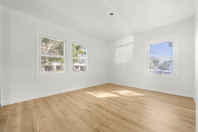Primary Photo - 5867.5 W 88th St