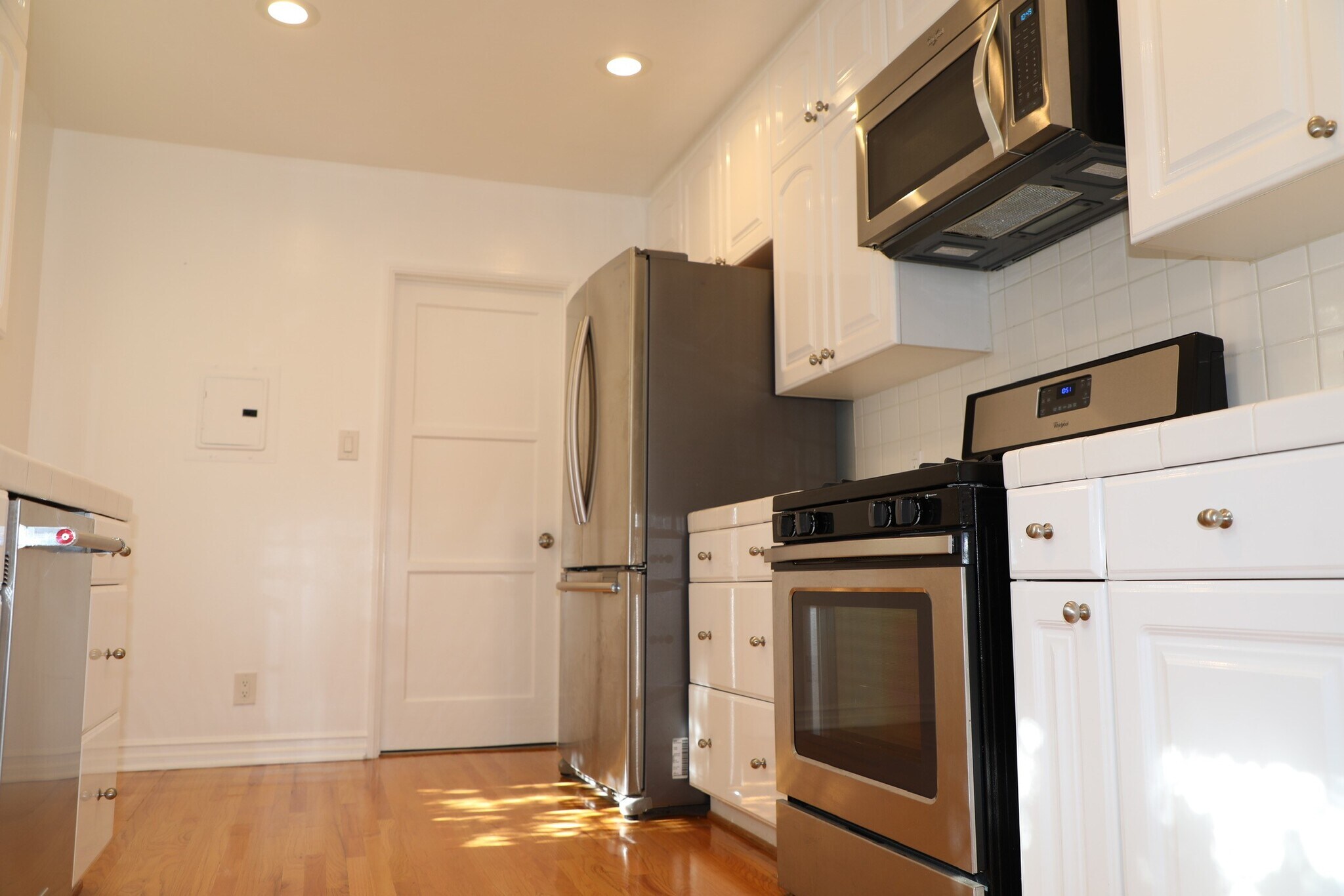 KITCHEN - 1413 S Beverly Glen Blvd