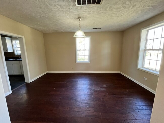 Building Photo - 410 SW Atlantic St