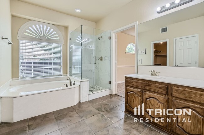 Building Photo - 5001 Pallas Ct
