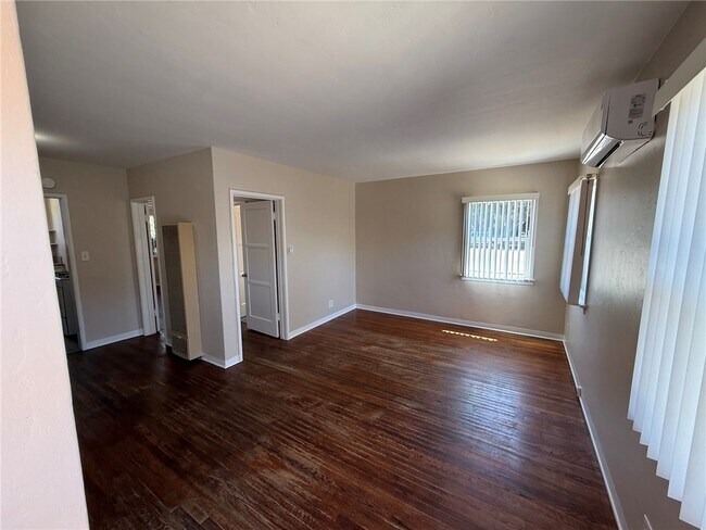 Building Photo - 901 N San Gabriel Ave