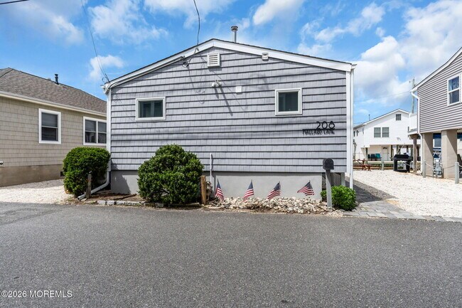 Building Photo - 208 Mallard Ln