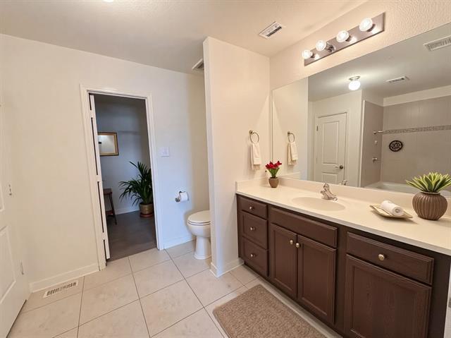 Building Photo - 324 Lavaca Dr