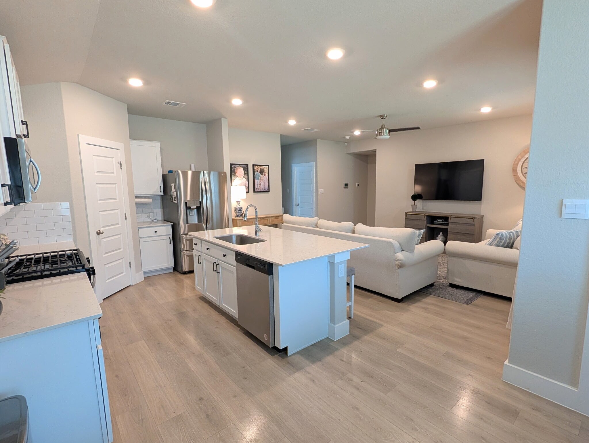 Building Photo - 5627 Jewel Curv