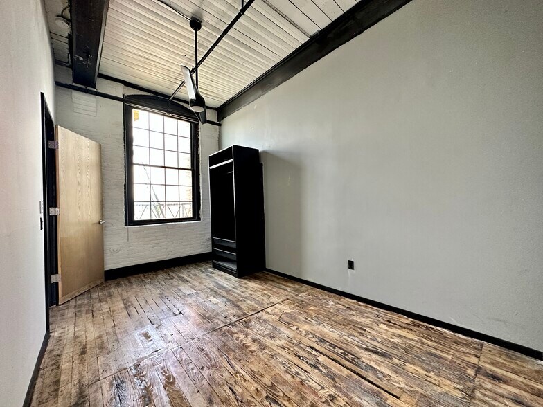 Building Photo - 109 Summer St