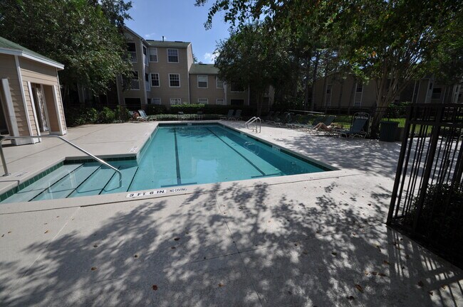 Building Photo - 1 Bed/1 Bath in Manor Row at Park Central!...