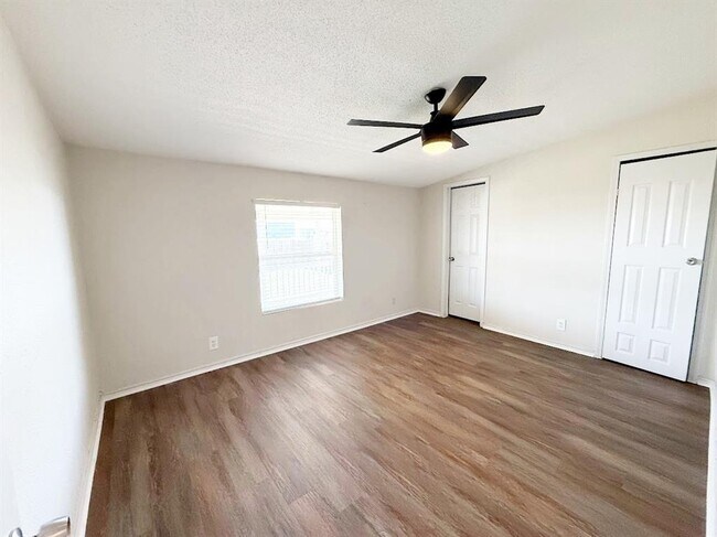 Building Photo - 2709 Co Rd 463