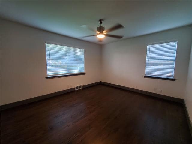 Building Photo - 1227 Elmwood Dr