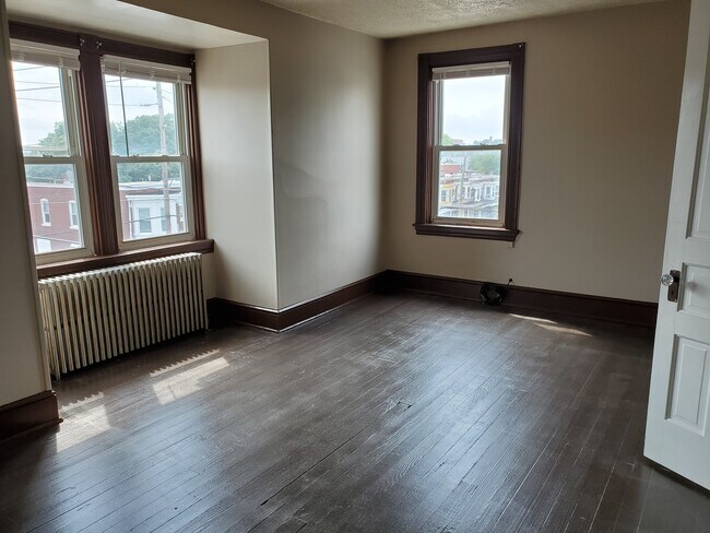 Building Photo - 602 N Plum St