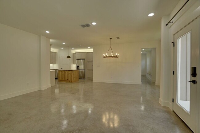 Building Photo - 106 Cardinal Wds