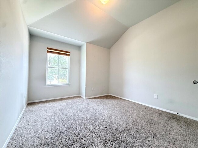 Building Photo - 120 Trailside Ln