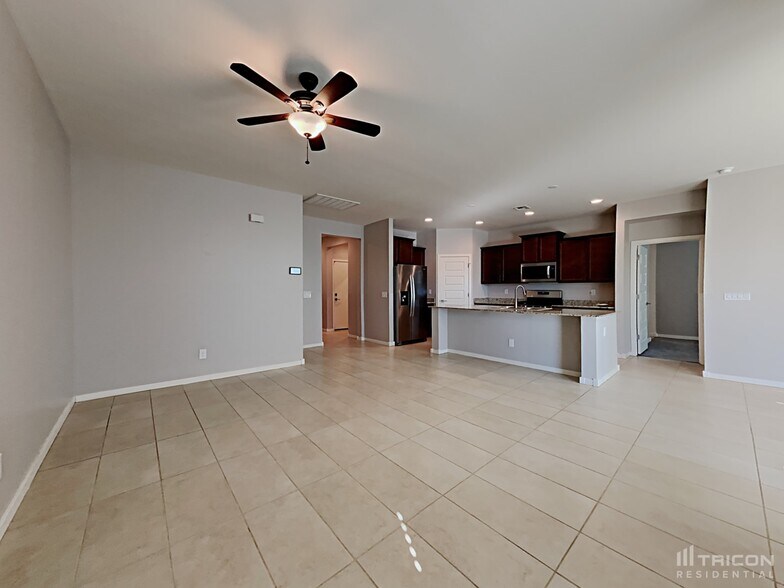 Building Photo - 605 W Cholena Trail