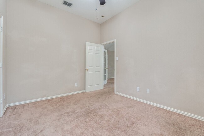 Building Photo - 3829 Bonita Dr