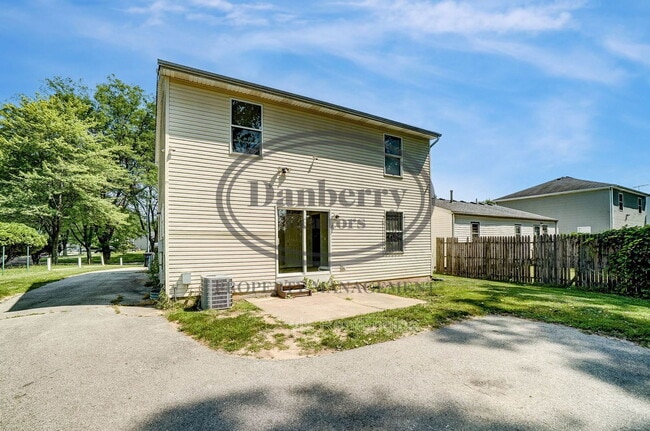 Building Photo - 3733 Willow Run Dr