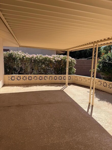 Building Photo - 9209 W Glen Oaks Cir N