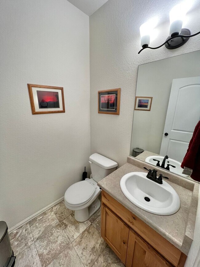 Building Photo - Spacious 4 Bed, 2 1/2 Bath House in Berthoud!