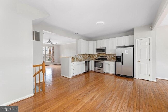 Building Photo - 13700 Barksdale Dr