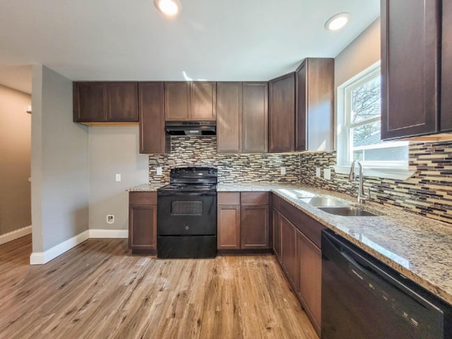 Building Photo - 7206 Shallowater