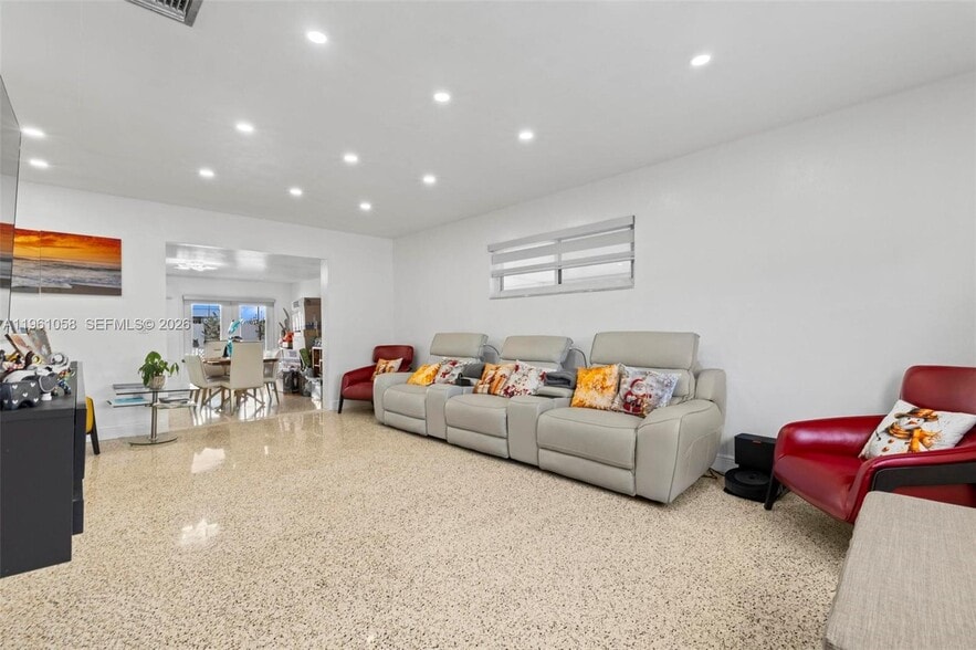 Building Photo - 8300 NW 35th Pl