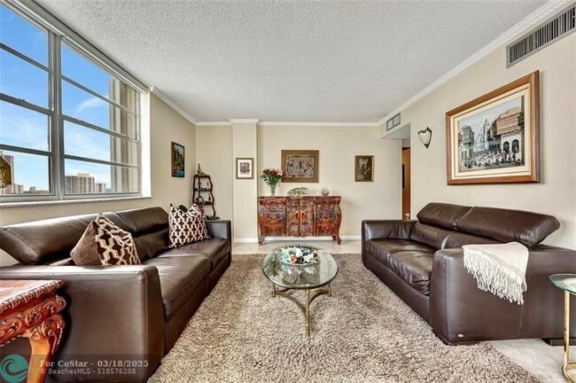 Building Photo - 3113 S Ocean Dr