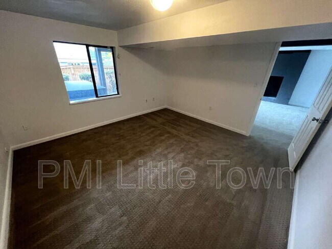 Building Photo - 10772 W Berry Ave