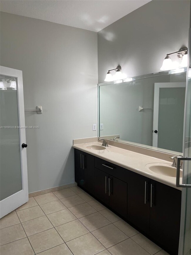 Building Photo - 977 SW 153rd Path