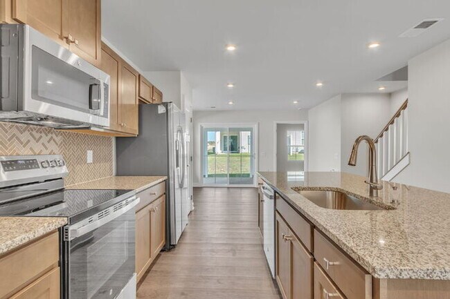 Building Photo - Charming 3-Bed Townhouse Oasis in Greenvil...