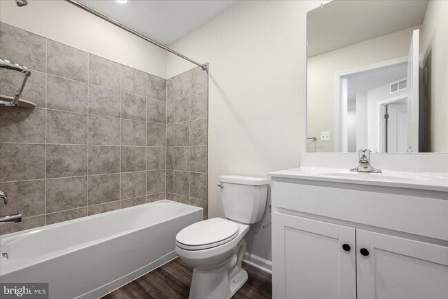 Building Photo - 403 18th Ave