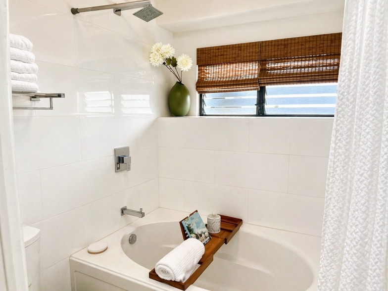 Building Photo - 310 Kipukai Pl