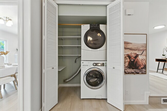 Building Photo - 208 Siskiyou Ct