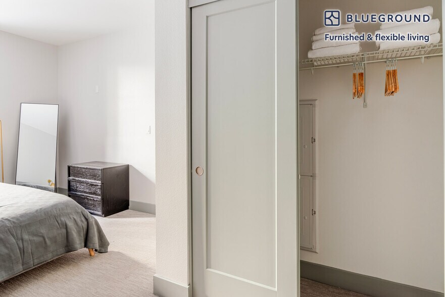 Building Photo - 1800 Lacassie Ave