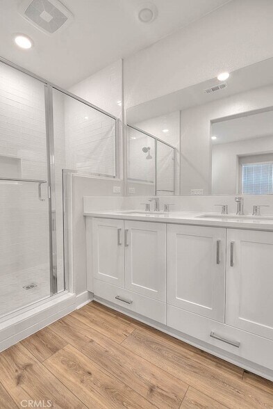 Building Photo - 6 Crown Point Dr