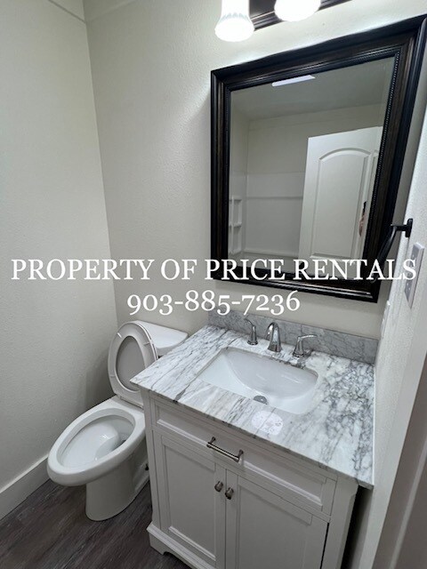 Guest bathroom - 625 League St S