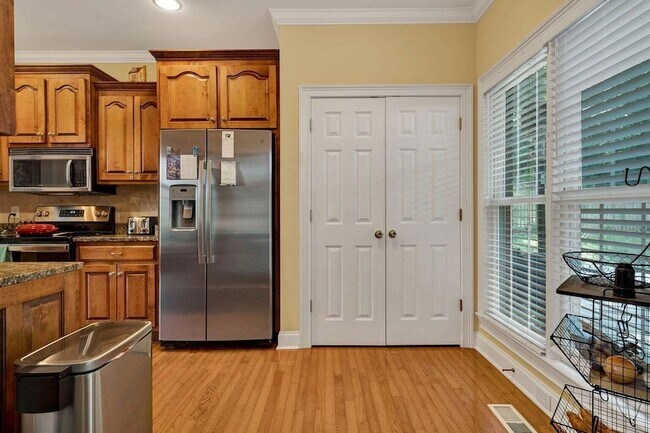 Building Photo - 1865 Weston Pl NW