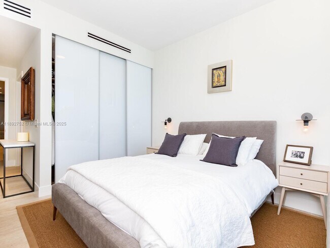 Building Photo - 360 Ocean Dr