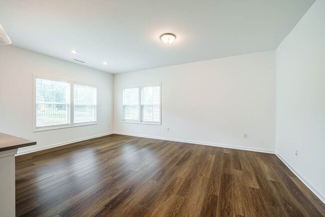 Building Photo - 838 Oak Center Dr