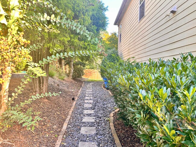 Building Photo - 175 Mill Creek Dr