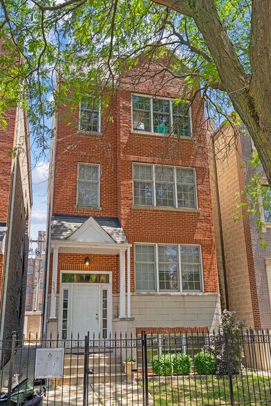 Primary Photo - 3251 N Racine Ave