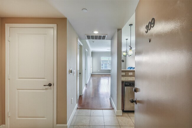 Building Photo - 2203 Dorrington St