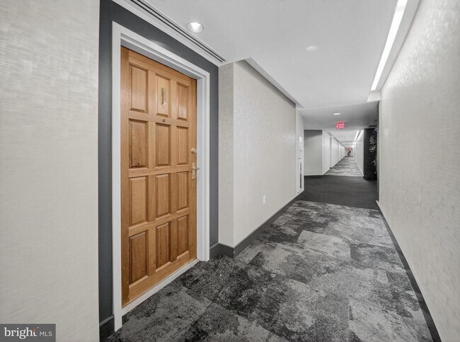 Building Photo - 1530 Key Blvd