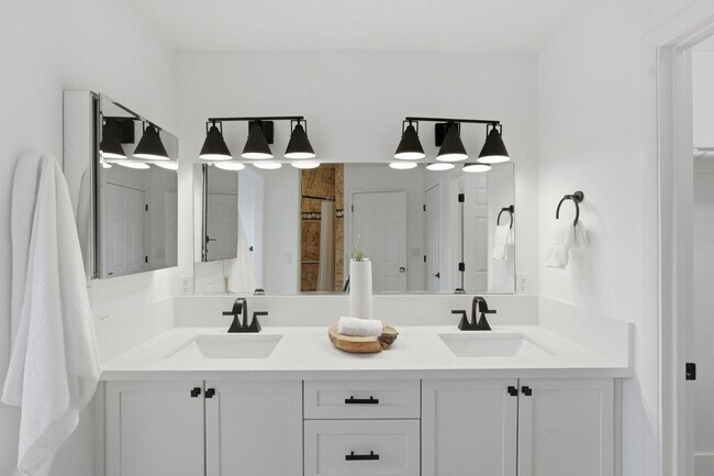 Building Photo - 6302 E Cochise Rd