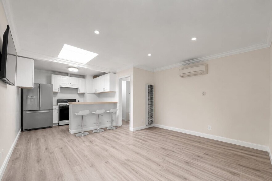 Building Photo - 138 N Hamel Dr