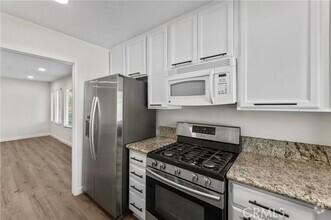 Building Photo - 51 Golden Glen St