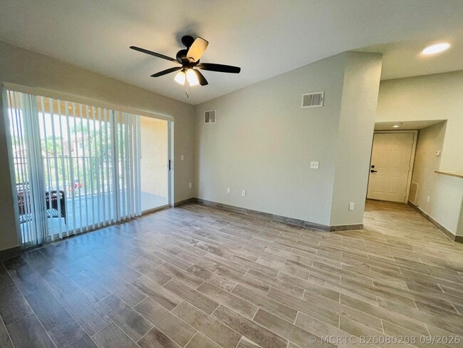 Building Photo - 161 SW Palm Dr