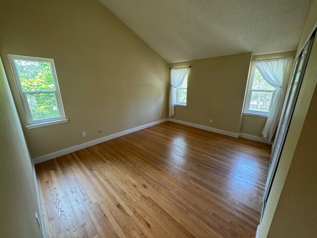 Building Photo - 642 Commons Dr
