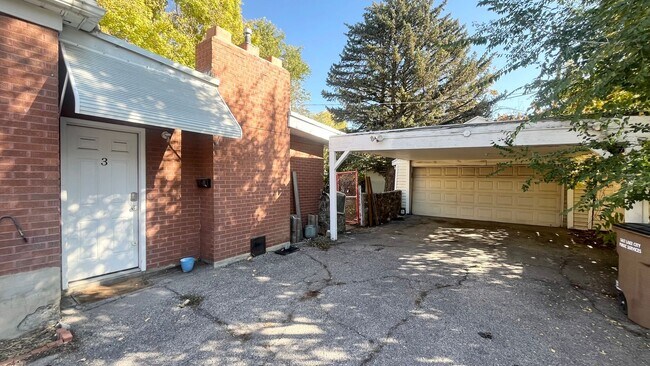 Building Photo - 2583-2585 S 700 E