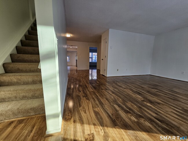 Building Photo - 48 Wellington Dr