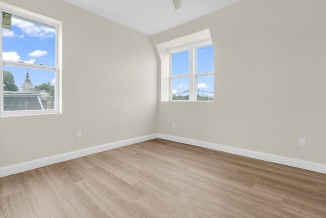 Building Photo - 18 N Main St